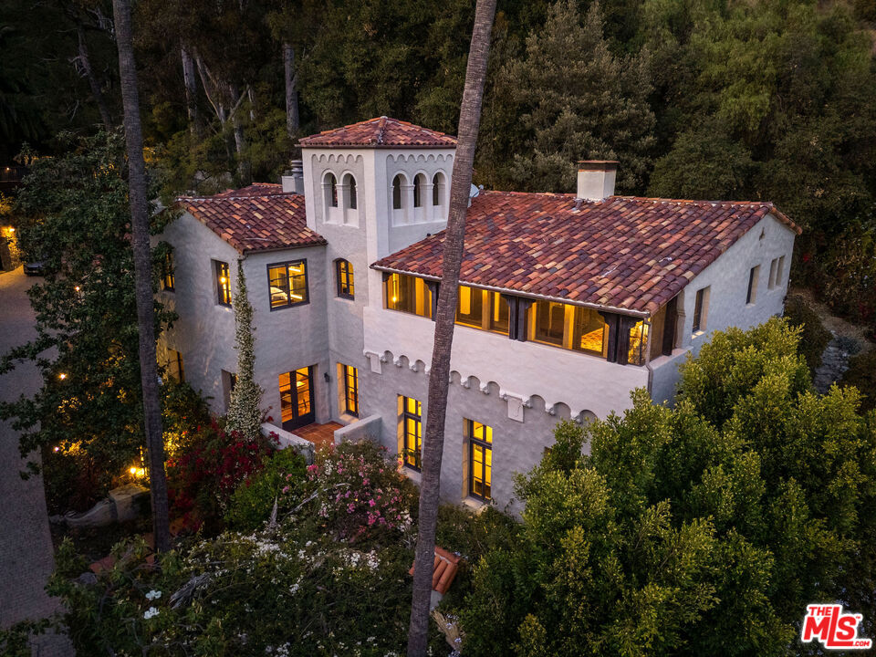 1900 N Vista St