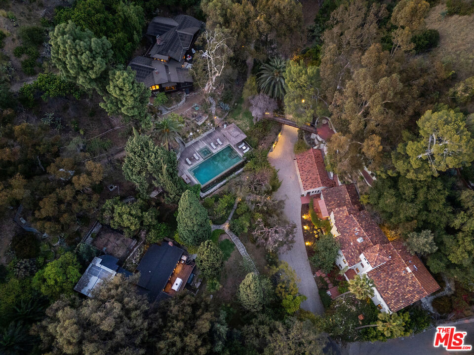 1900 N Vista St