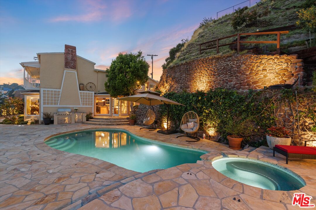 7965 Fareholm Dr
