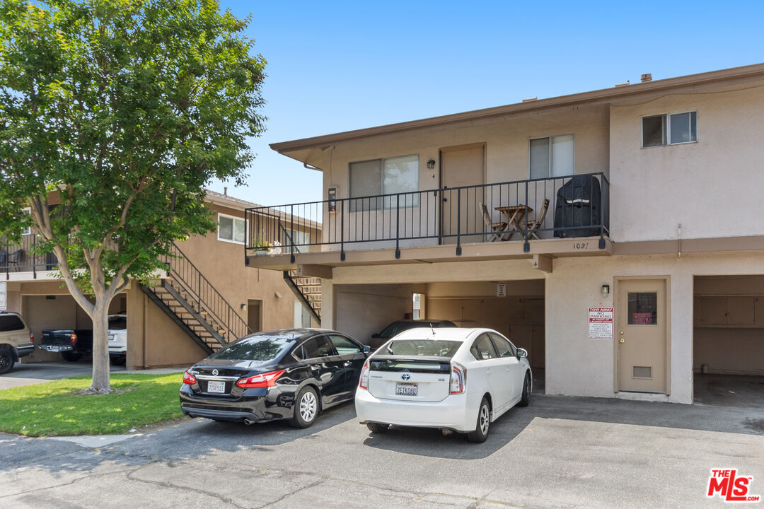 1021 W Sierra Madre Ave Unit: 4