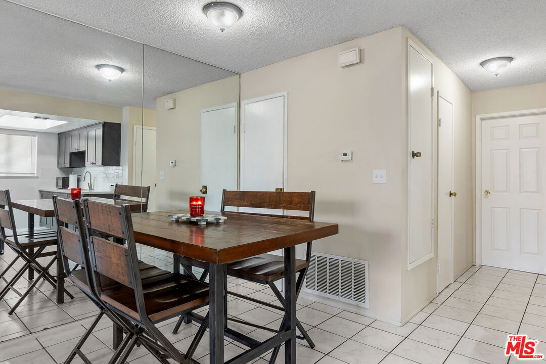1021 W Sierra Madre Ave Unit: 4