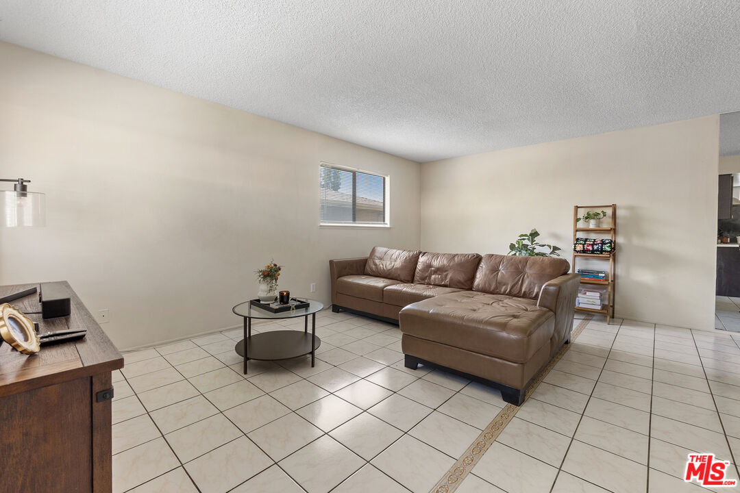 1021 W Sierra Madre Ave Unit: 4