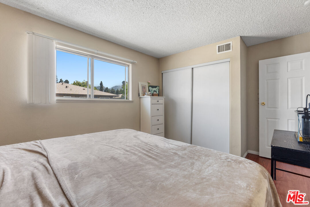 1021 W Sierra Madre Ave Unit: 4