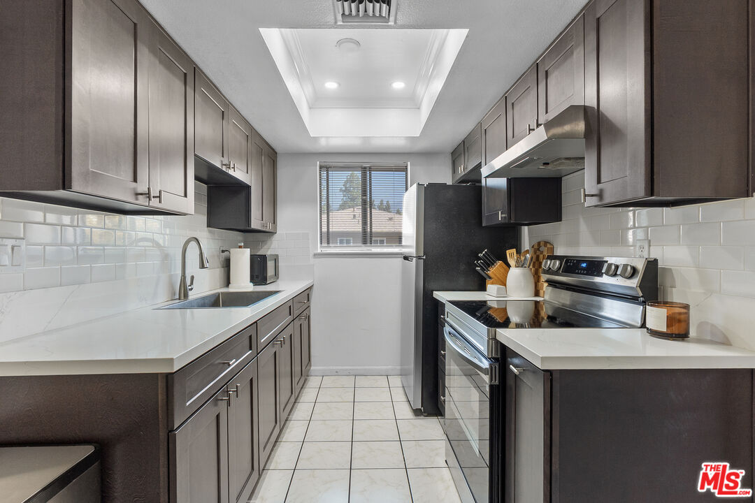 1021 W Sierra Madre Ave Unit: 4