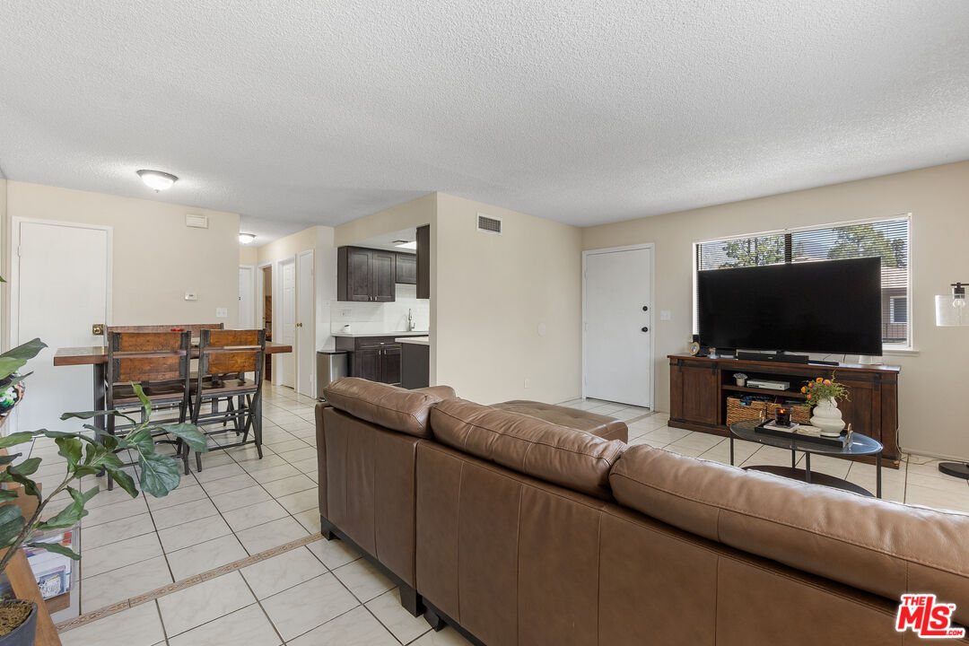 1021 W Sierra Madre Ave Unit: 4