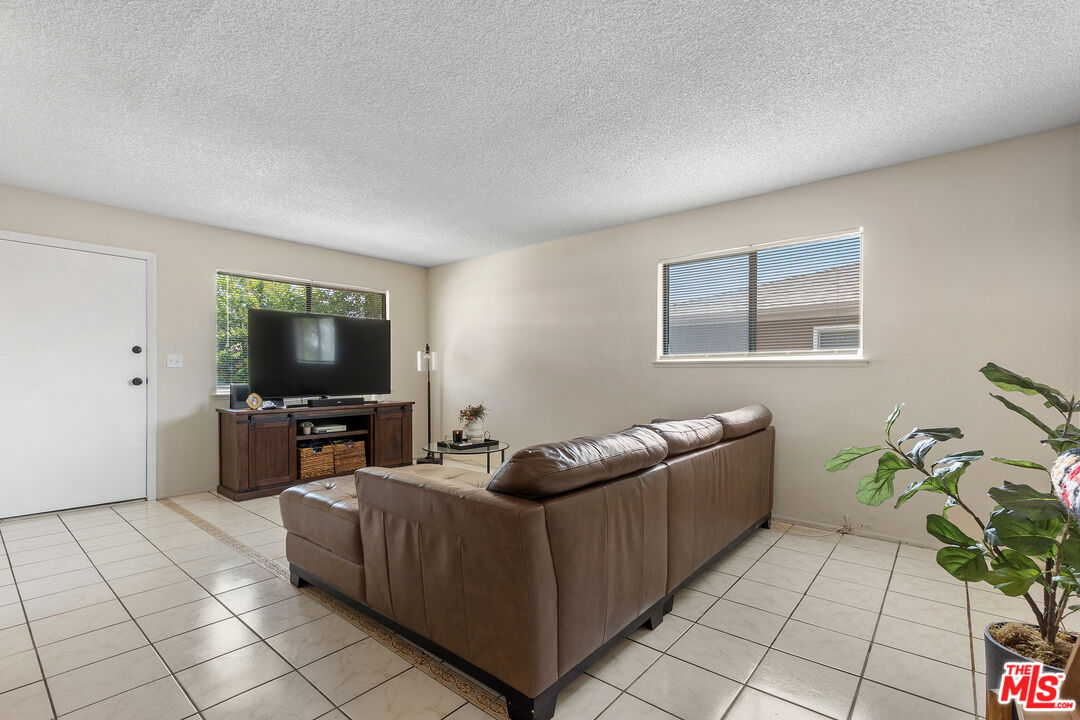 1021 W Sierra Madre Ave Unit: 4