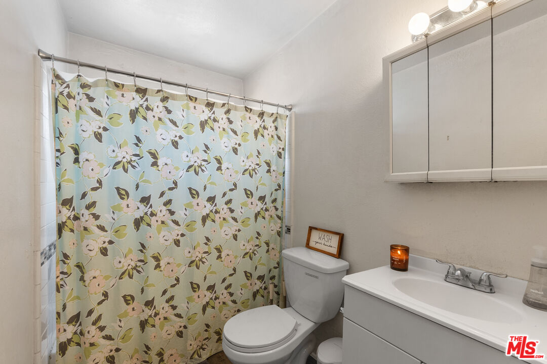 1021 W Sierra Madre Ave Unit: 4