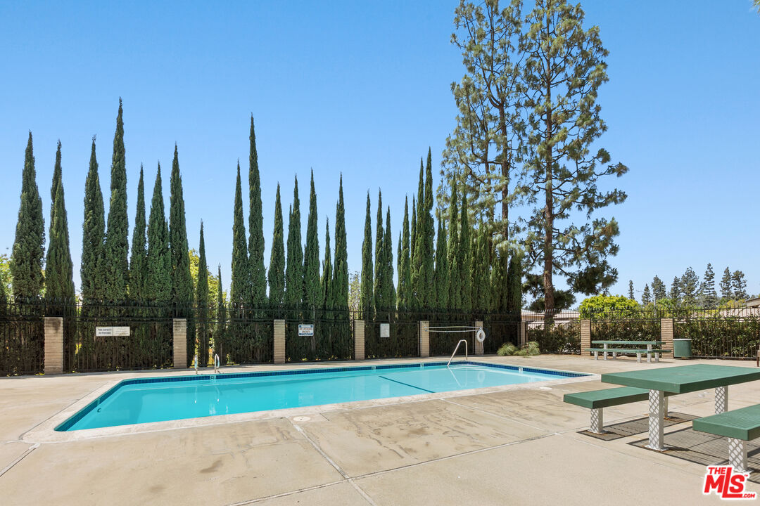1021 W Sierra Madre Ave Unit: 4