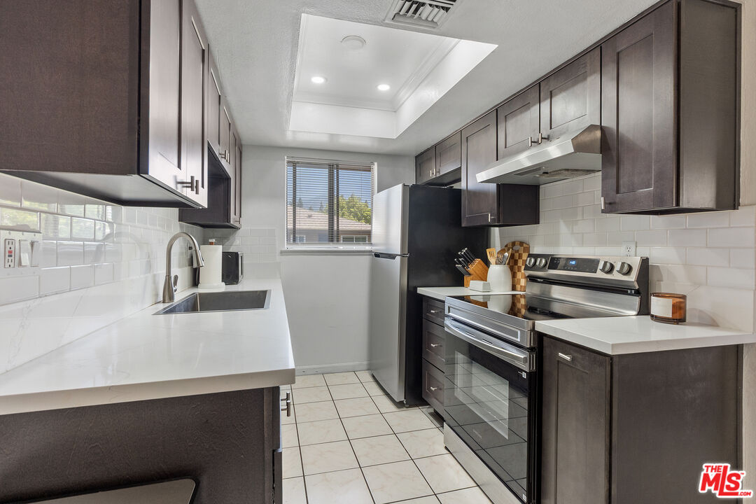 1021 W Sierra Madre Ave Unit: 4