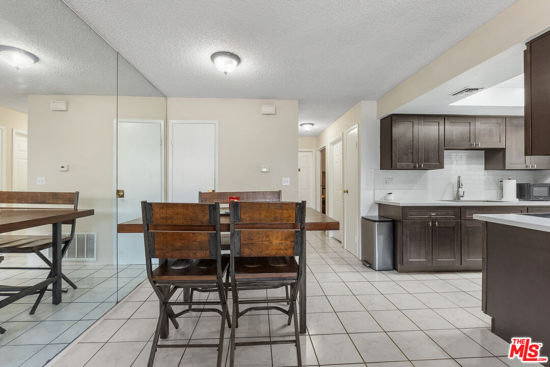 1021 W Sierra Madre Ave Unit: 4