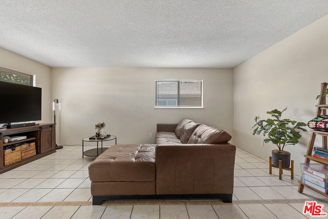 1021 W Sierra Madre Ave Unit: 4