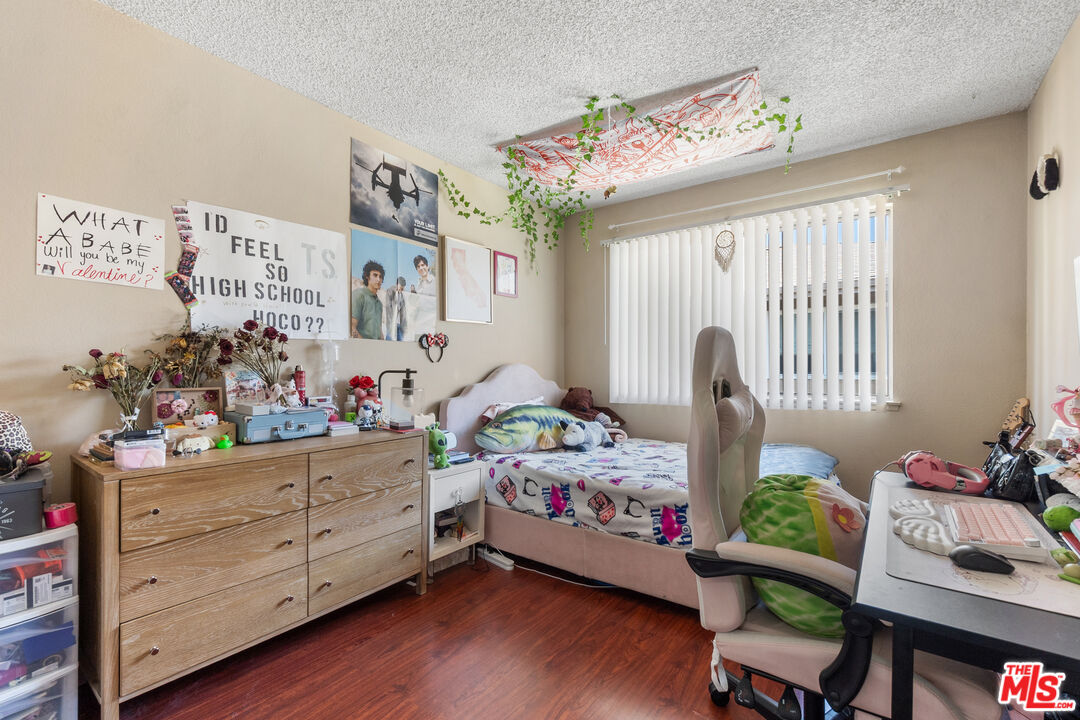 1021 W Sierra Madre Ave Unit: 4