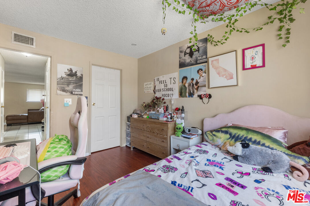 1021 W Sierra Madre Ave Unit: 4