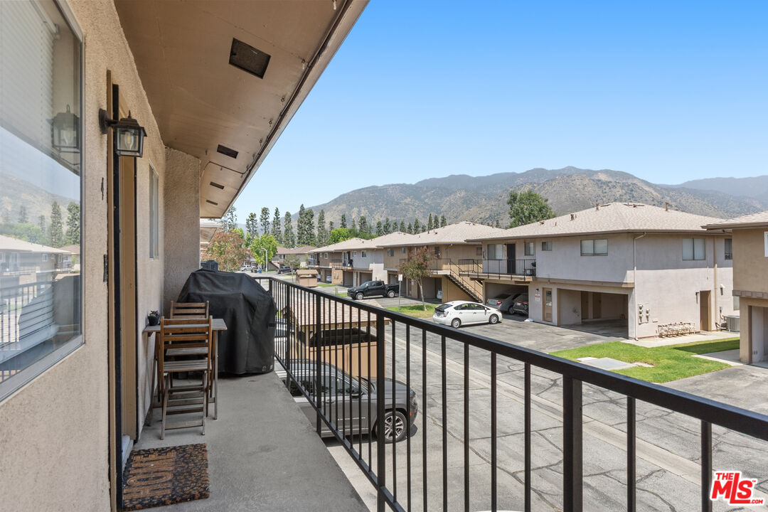 1021 W Sierra Madre Ave Unit: 4