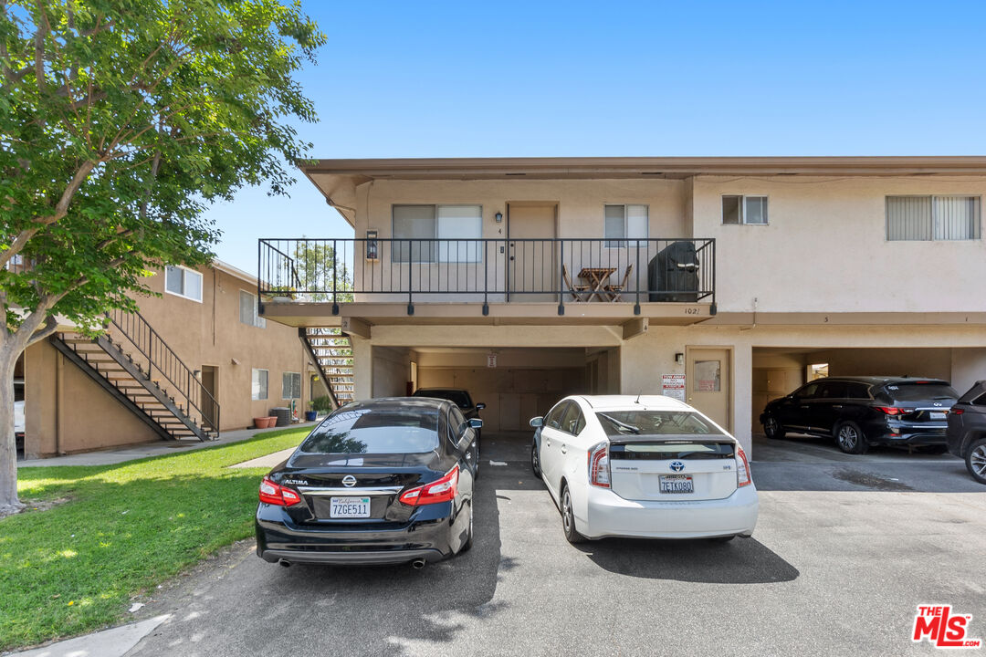 1021 W Sierra Madre Ave Unit: 4