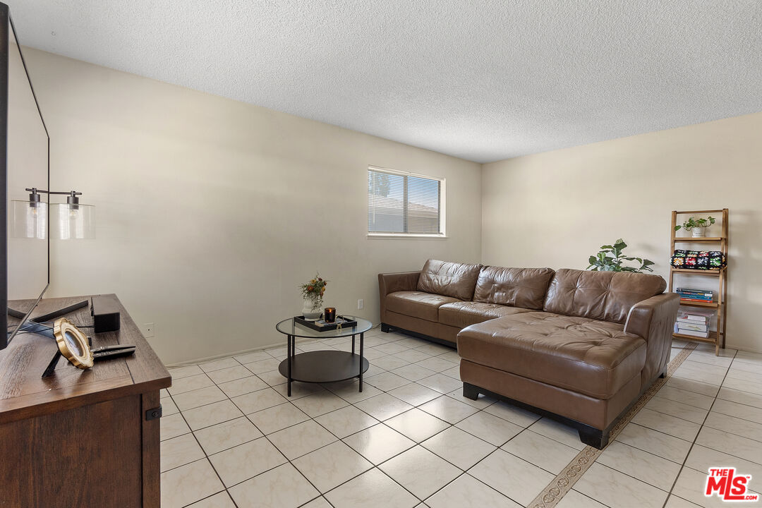1021 W Sierra Madre Ave Unit: 4