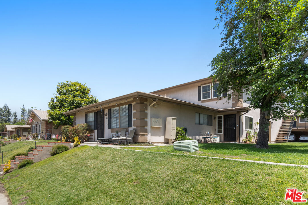 1021 W Sierra Madre Ave Unit: 4