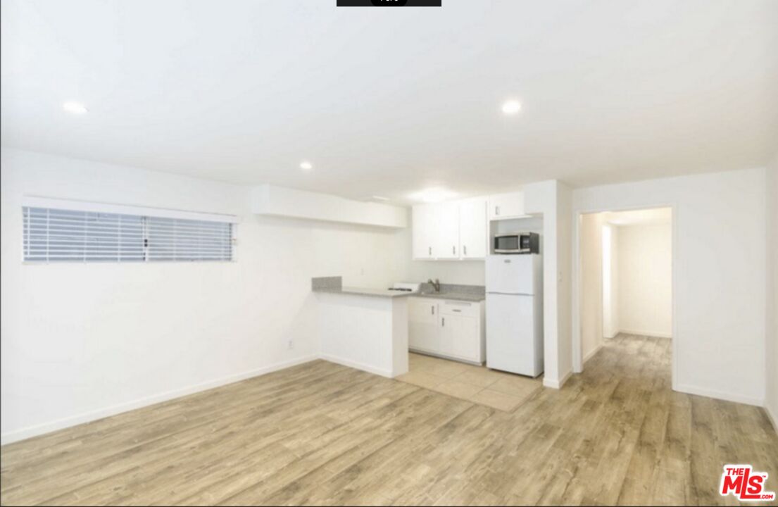 1261 N Laurel Ave Unit: 20