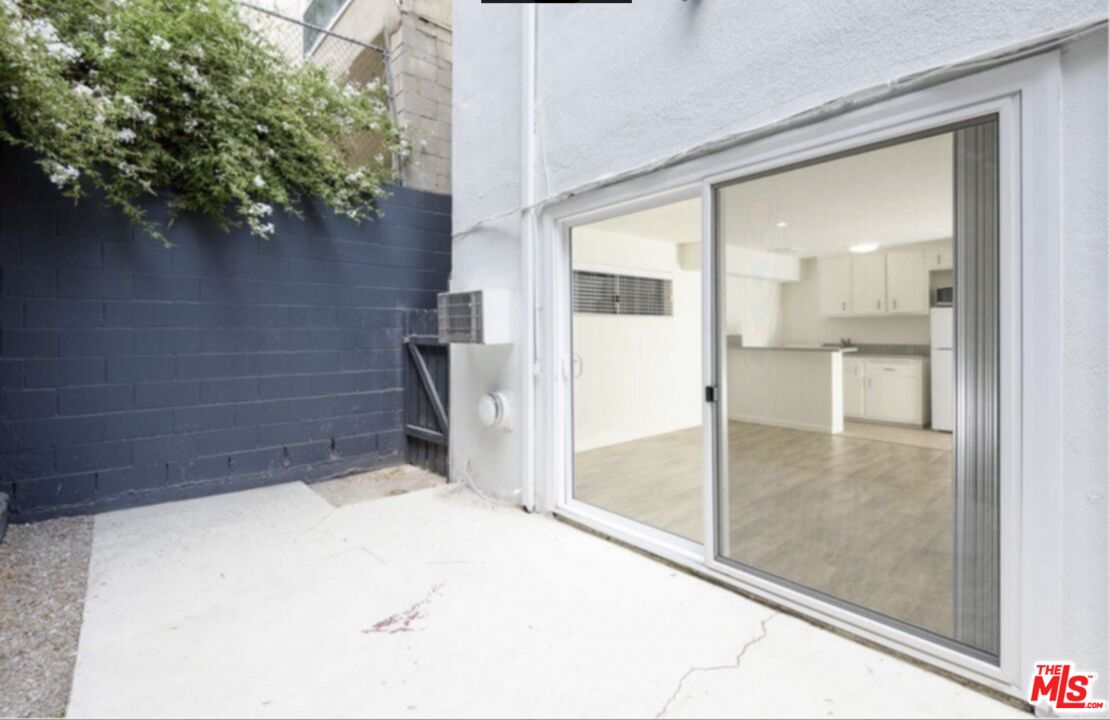 1261 N Laurel Ave Unit: 20