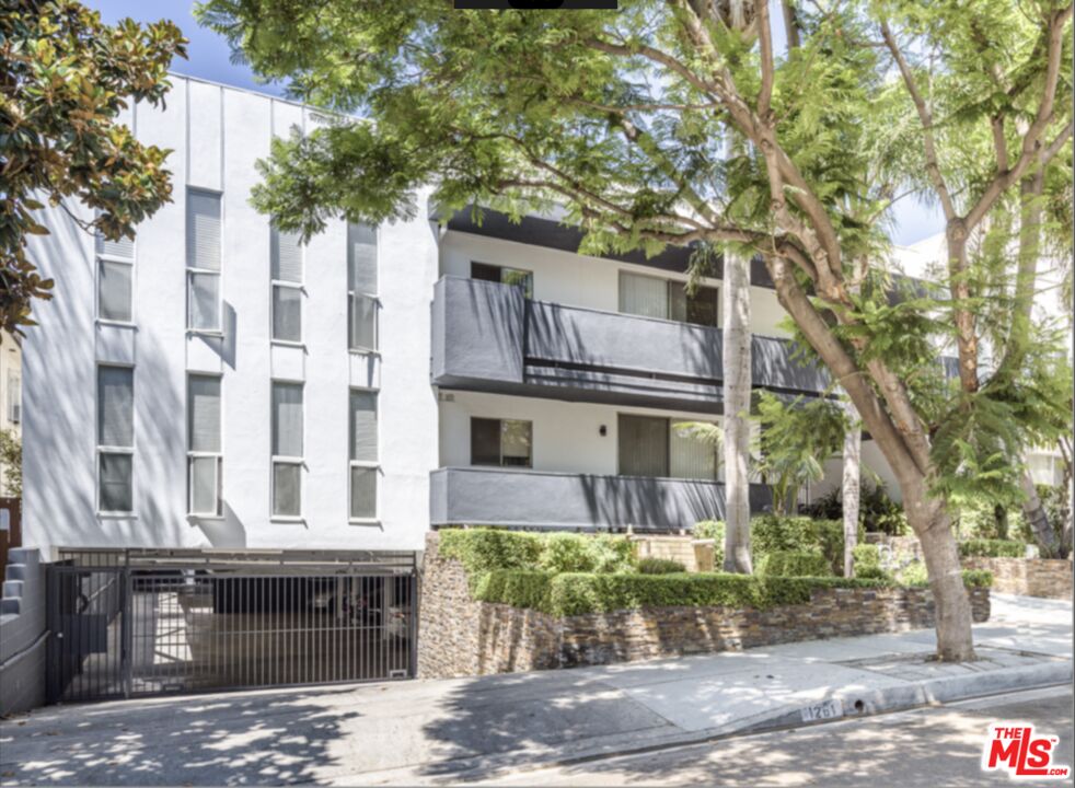 1261 N Laurel Ave Unit: 20