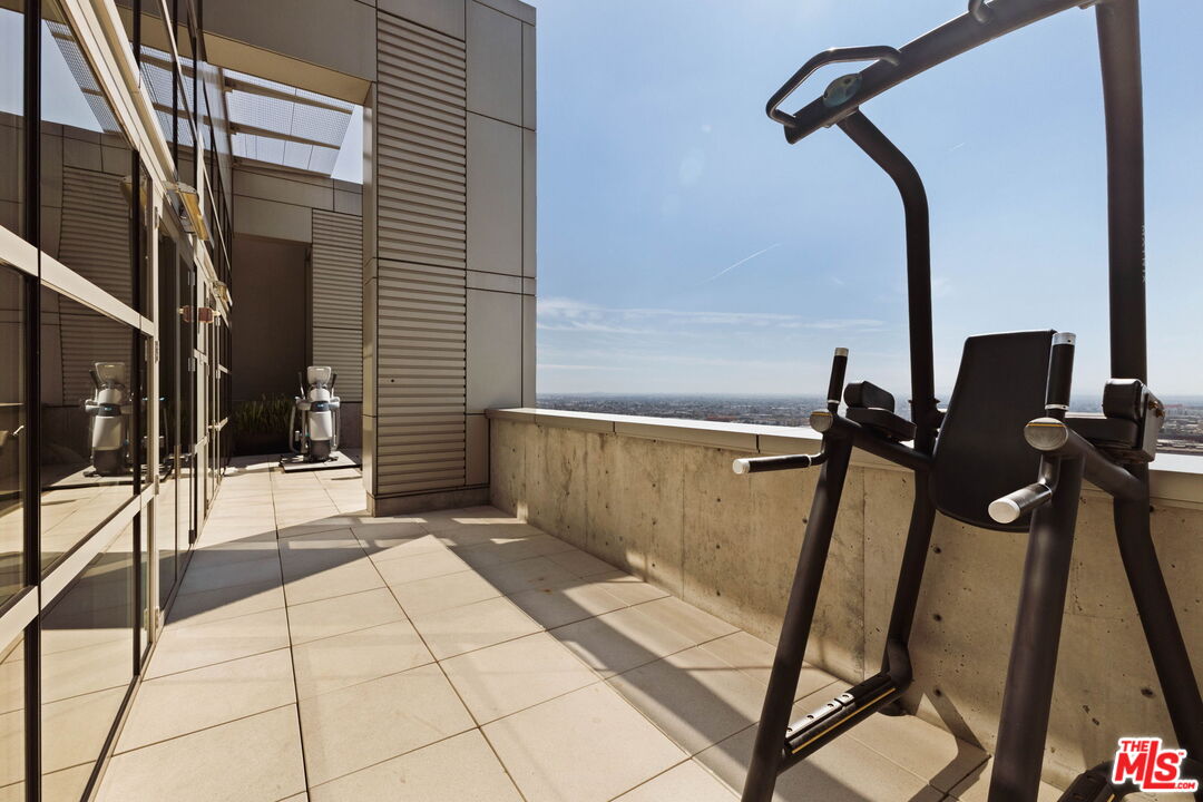 1155 S Grand Ave Unit: 808