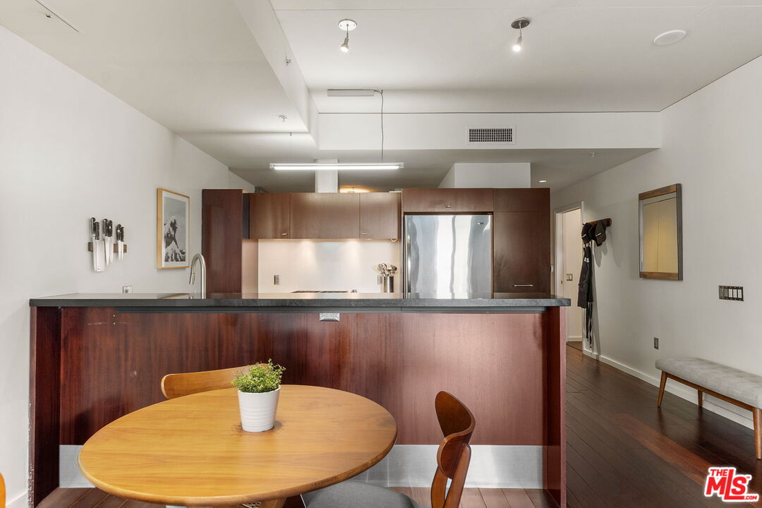 1155 S Grand Ave Unit: 808