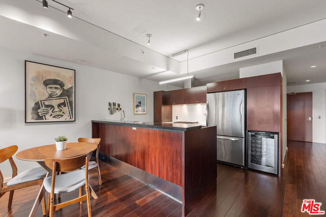 1155 S Grand Ave Unit: 808