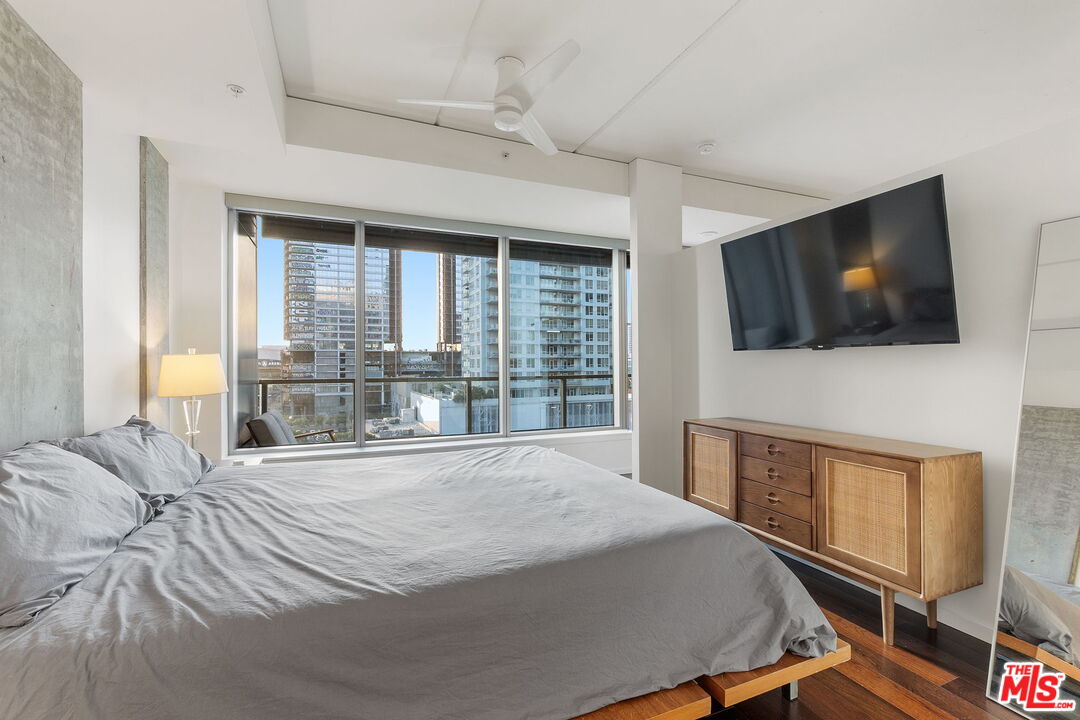 1155 S Grand Ave Unit: 808