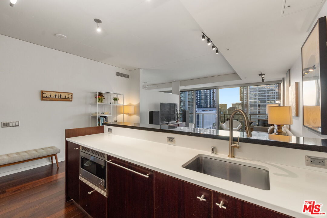 1155 S Grand Ave Unit: 808