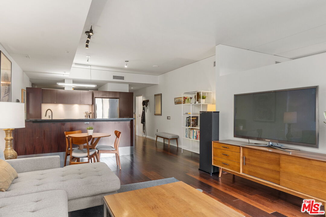 1155 S Grand Ave Unit: 808