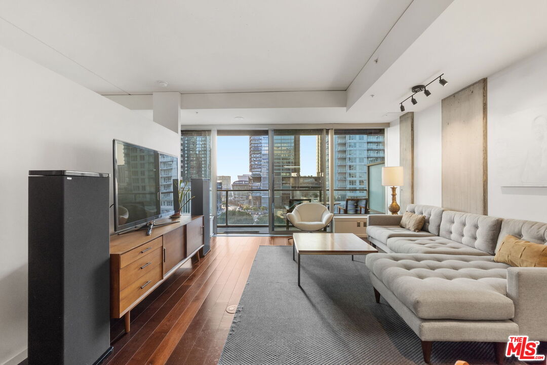 1155 S Grand Ave Unit: 808