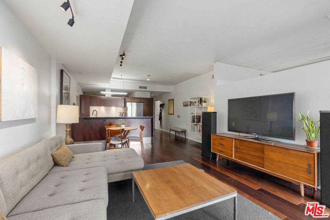 1155 S Grand Ave Unit: 808