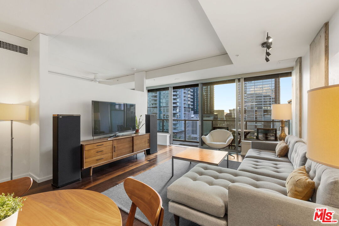 1155 S Grand Ave Unit: 808