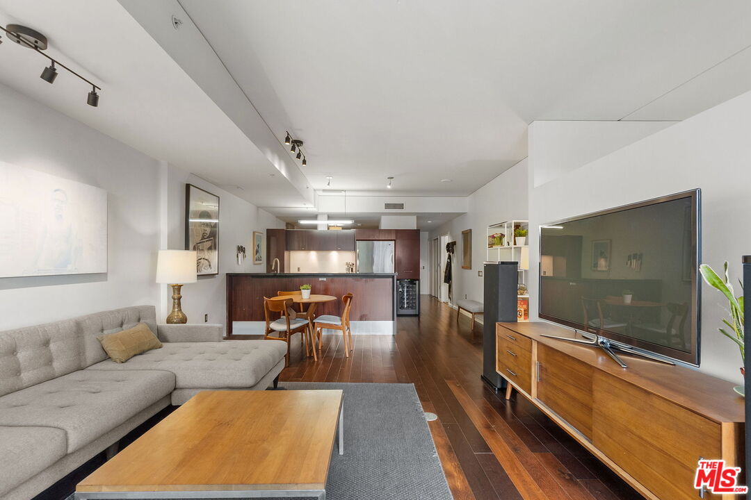 1155 S Grand Ave Unit: 808