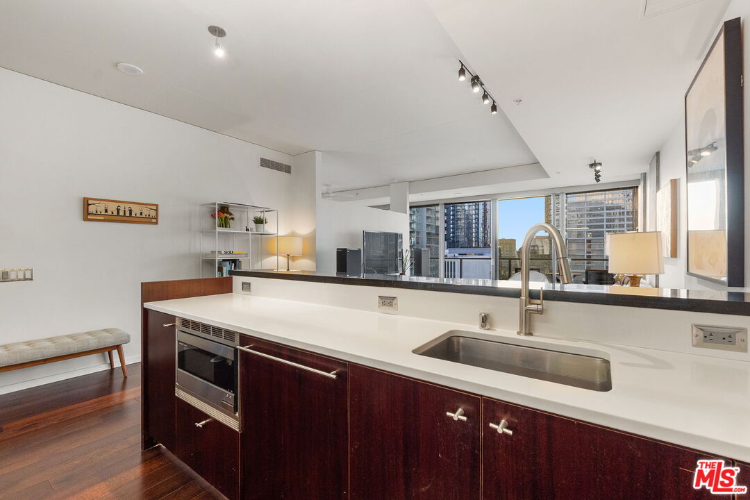 1155 S Grand Ave Unit: 808