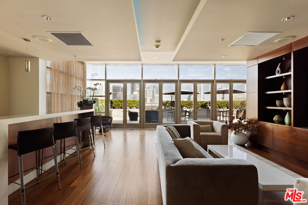 1155 S Grand Ave Unit: 808