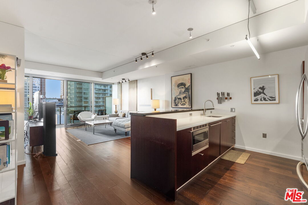 1155 S Grand Ave Unit: 808