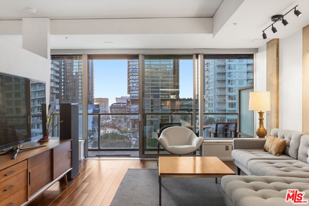 1155 S Grand Ave Unit: 808