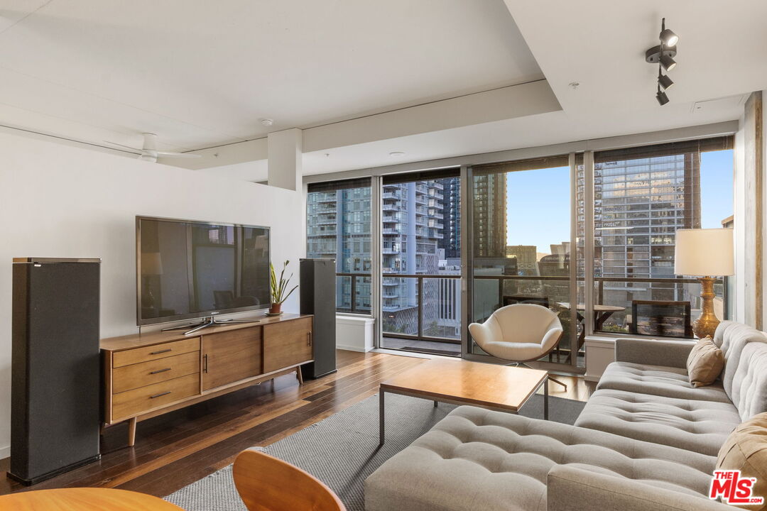 1155 S Grand Ave Unit: 808