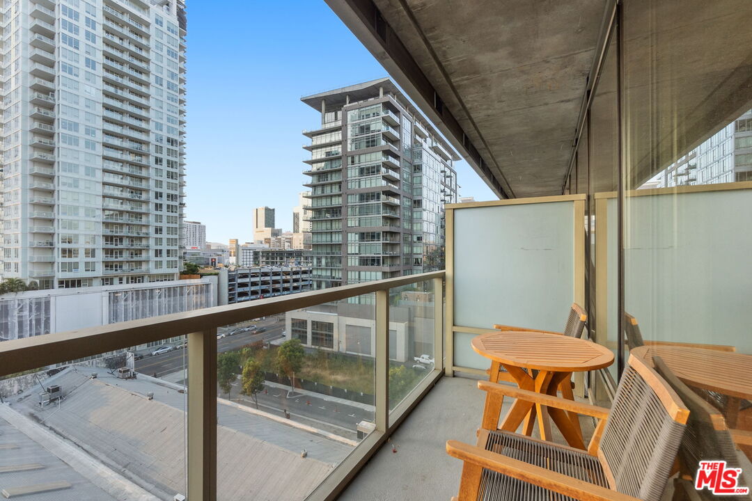 1155 S Grand Ave Unit: 808
