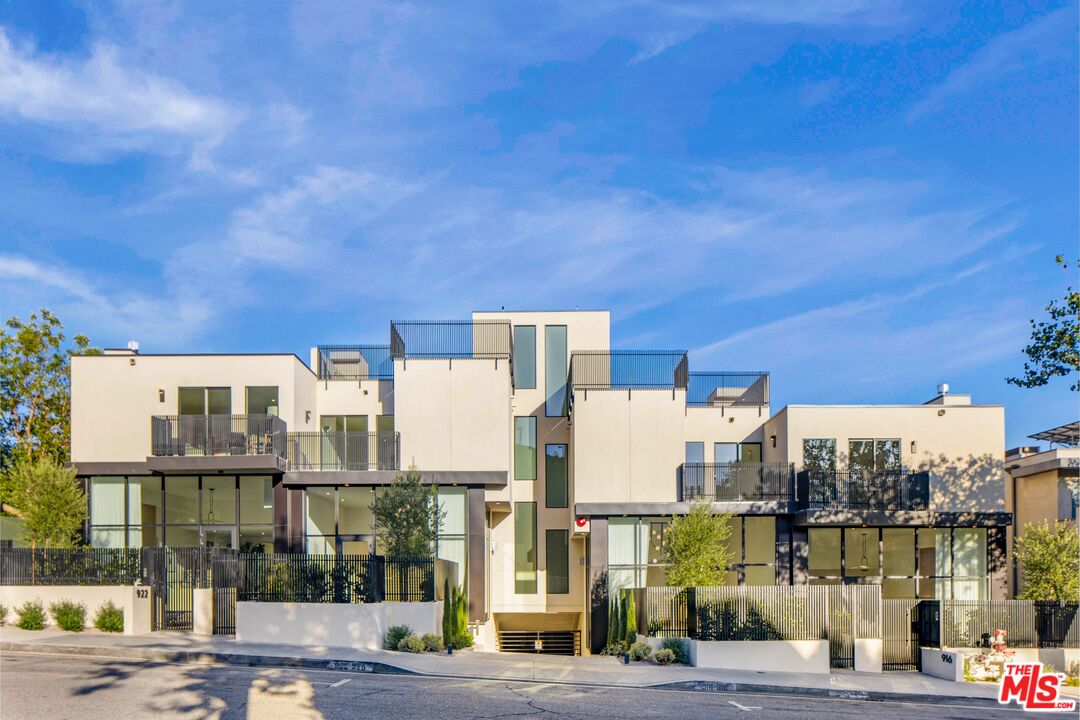 924 West Knoll Dr