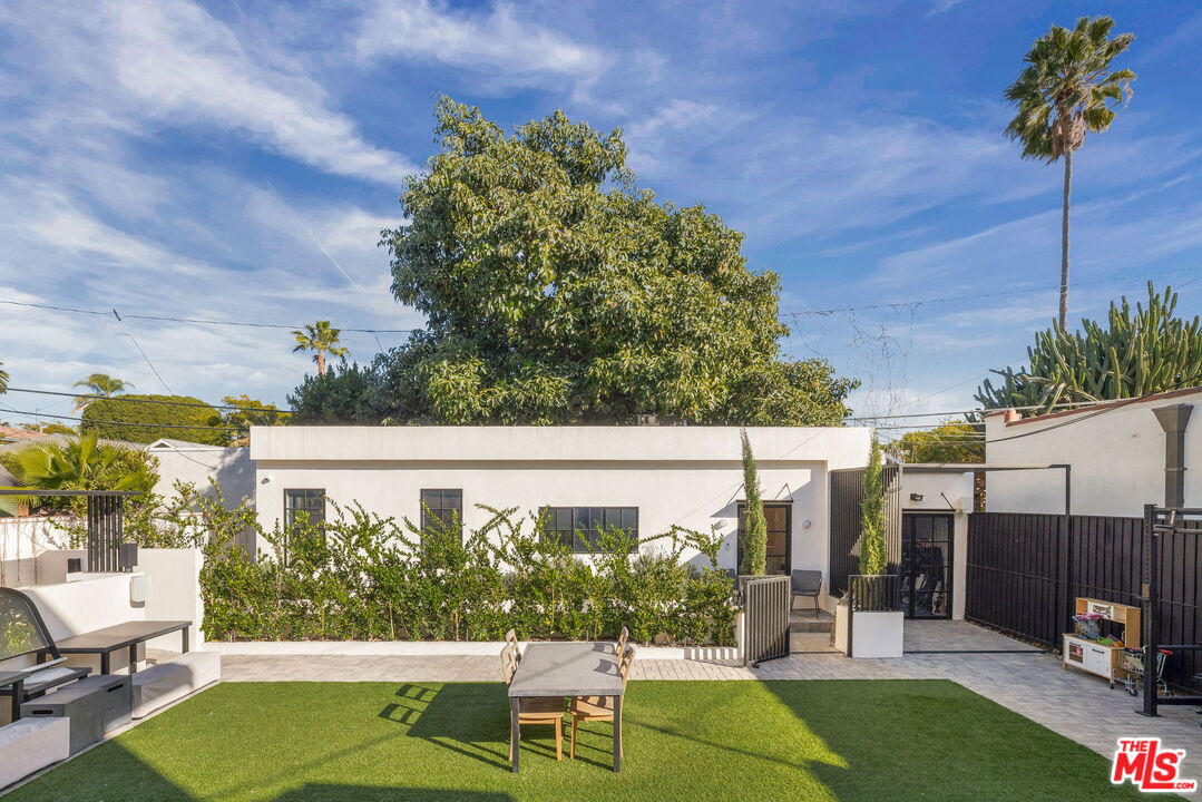 1142 Poinsettia Dr