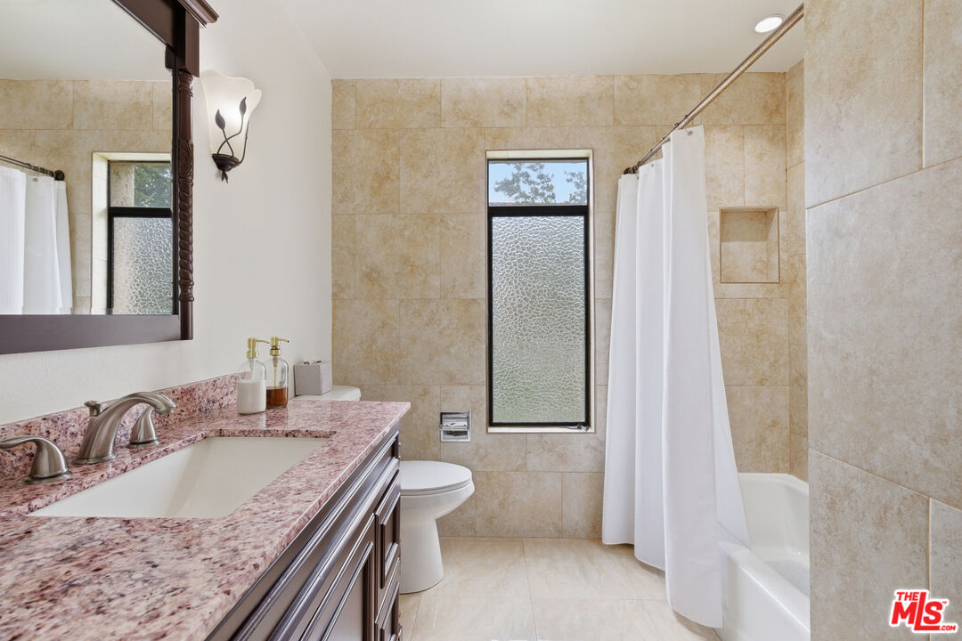 18136 Oxnard St Unit: 39