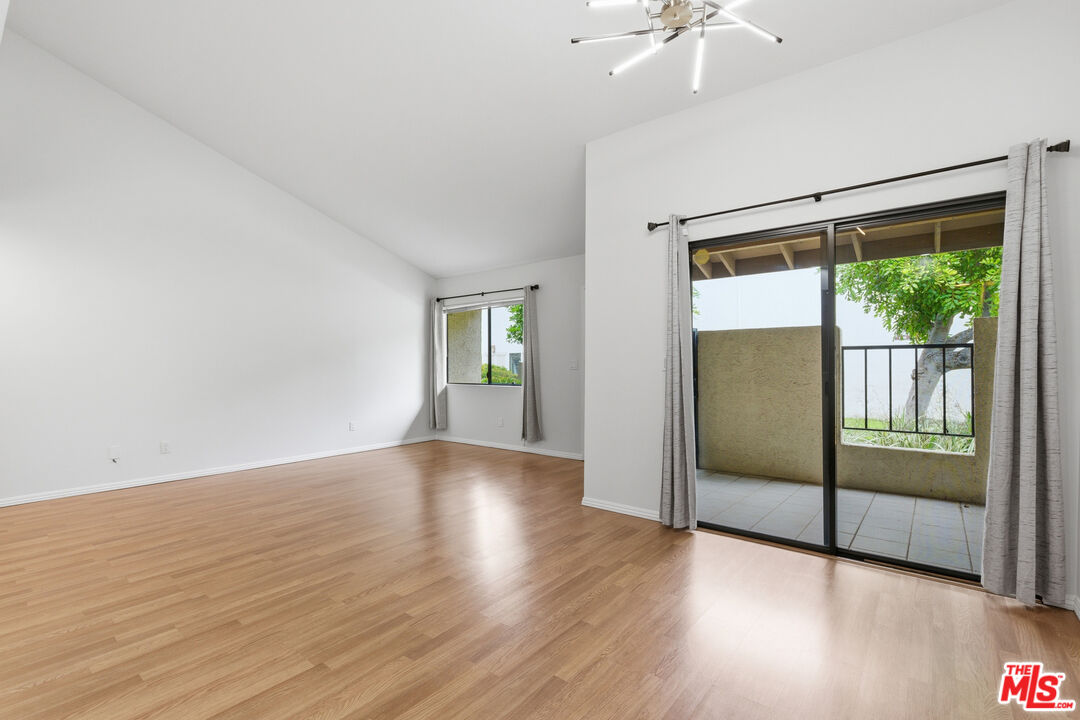 18136 Oxnard St Unit: 39