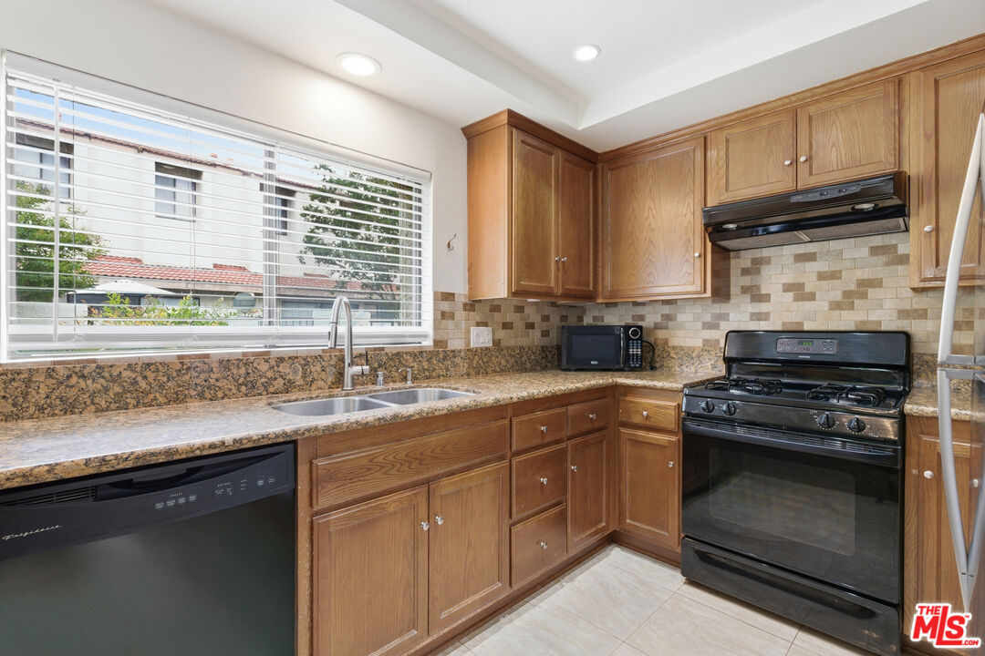 18136 Oxnard St Unit: 39