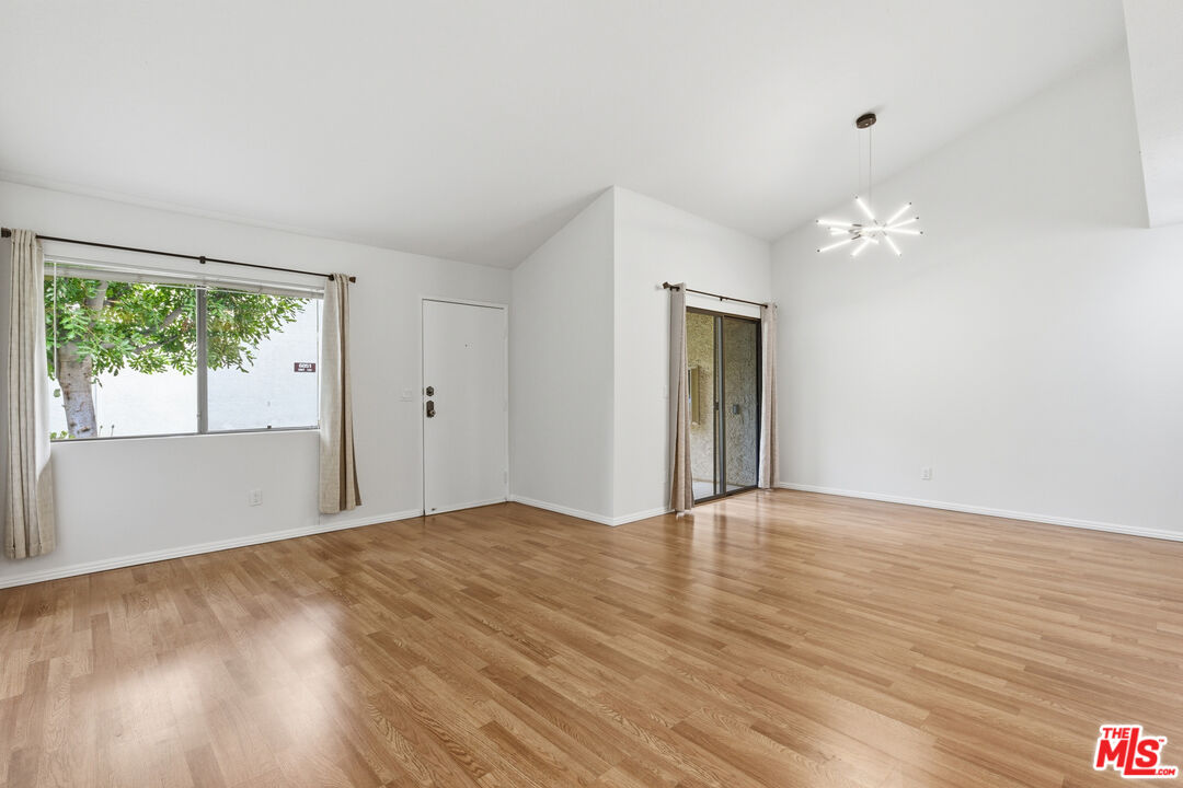 18136 Oxnard St Unit: 39