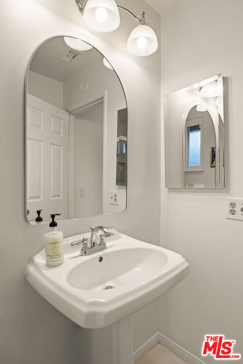 2233 Country Park Ct