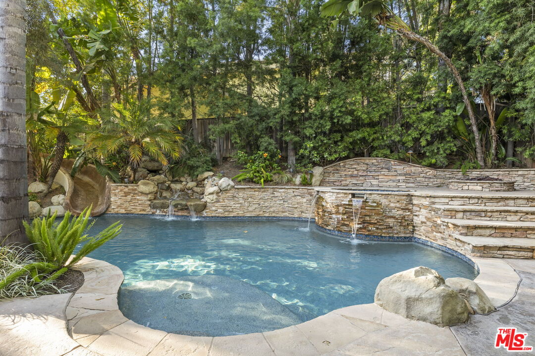 2233 Country Park Ct