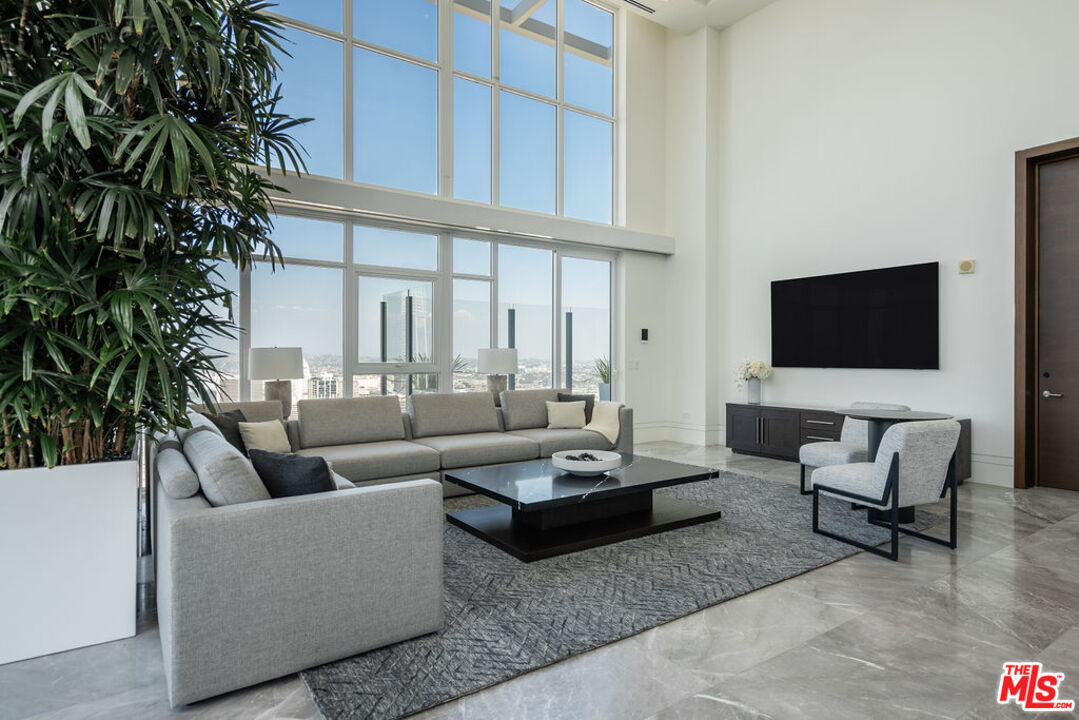825 S Hill St Unit: Penthouse