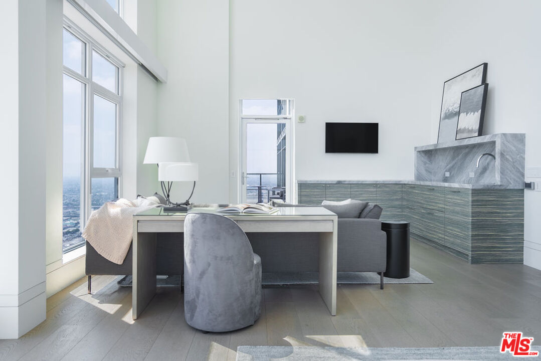 825 S Hill St Unit: Penthouse